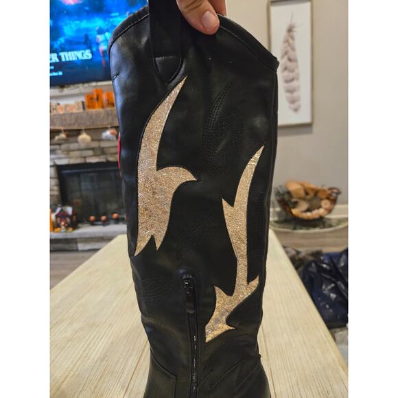 Olivia Miller Women's Western Boots Black Red Heart Gold Embellishments 9 - Picture 8 of 10